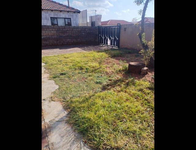 2 BEDROOM HOUSE FOR SALE IN PROTEA GLEN EXT